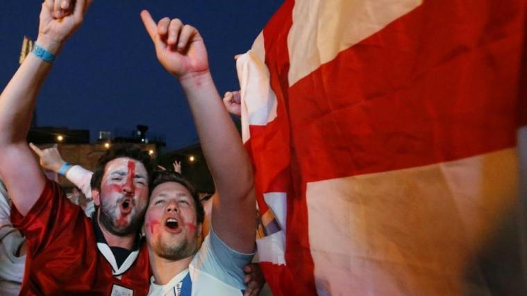 In England wächst die WM-Euphorie © SID / TOLGA AKMEN