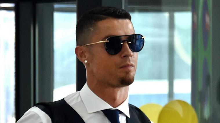 Denkt er schon an Juve? Cristiano Ronaldo urlaubt derzeit in Griechenland. © APA/afp / VASILY MAXIMOV