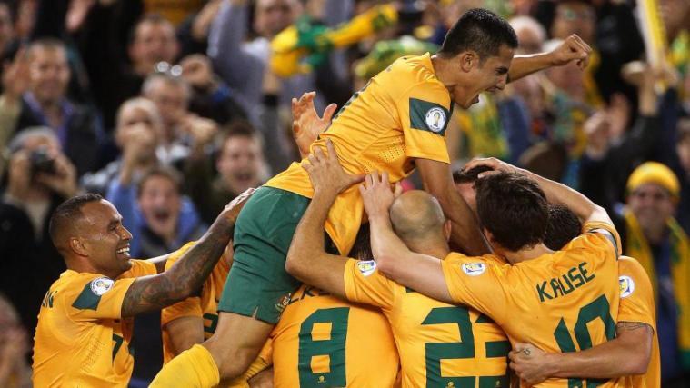 Der Anführer obenauf: Tim Cahill, 38-jähriger Angreifer von Australien. © APA/epa / MARK DADSWELL