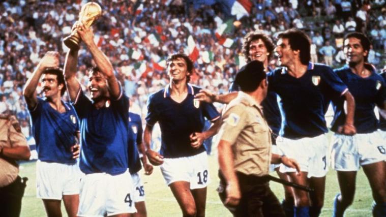 Antonio Cabrini mit dem WM-Pokal 1982. © ANSA / ANSA