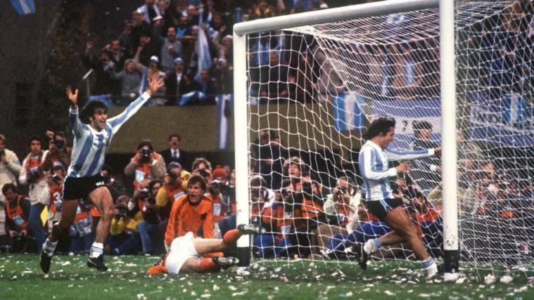 Mario Kempes (l.) und Daniel Bertoni erzielten Argentiniens Tore. © FILES