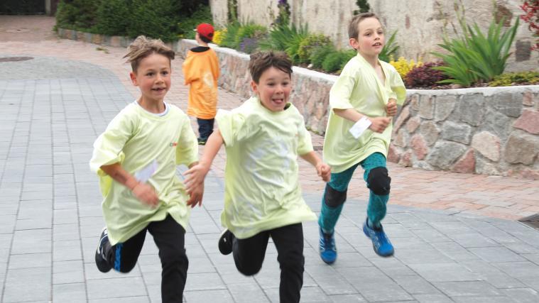 1500 Kinder aus ganz Südtirol legten insgesamt 11.000 Runden zurück.