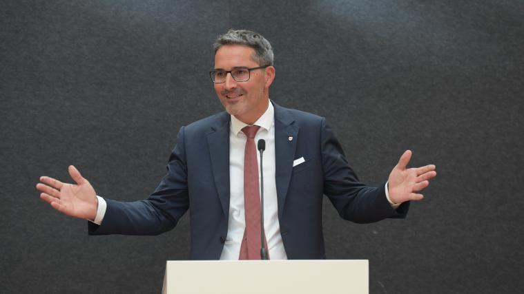 Arno Kompatscher hat sich von der Initiative zum Thema Doppelpass distanziert.