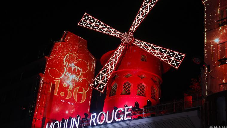 Auf dem abgesperrten Boulevard vor dem Moulin Rouge gab es eine große Feier.