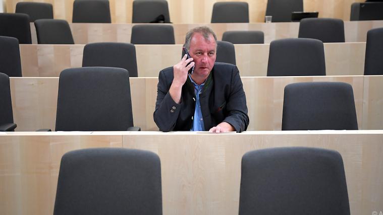 Der FPÖ-Abgeordnete Wolfgang Zanger muss heikle Fragen beantworten.