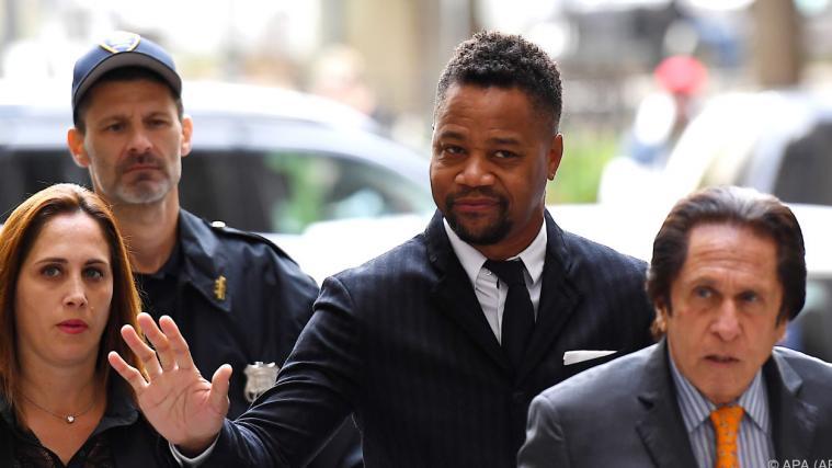 Der Schasuspieler Cuba Gooding Jr. zeigte sich vor Gericht trotz allem guter Laune.