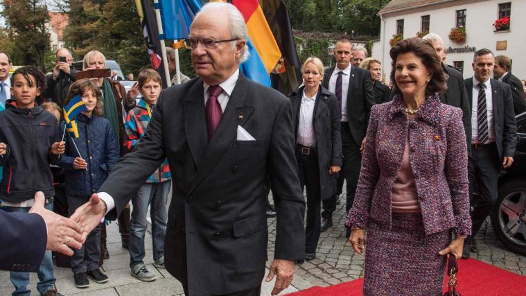 Der schwedische König Carl XVI. Gustav mit seiner Frau, Königin Silvia.