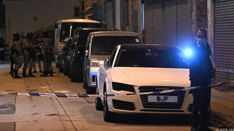 Die Hongkonger Polizei bei der Beweisaufnahme.