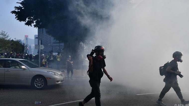 Die Polizei versuchte Demonstranten mit Tränengas zu vertreiben.