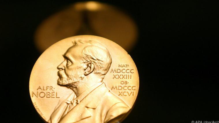 Die schwedische Akademie gab die Preisträger des Literatur-Nobelpreises von 2018 und 2019 bekannt.