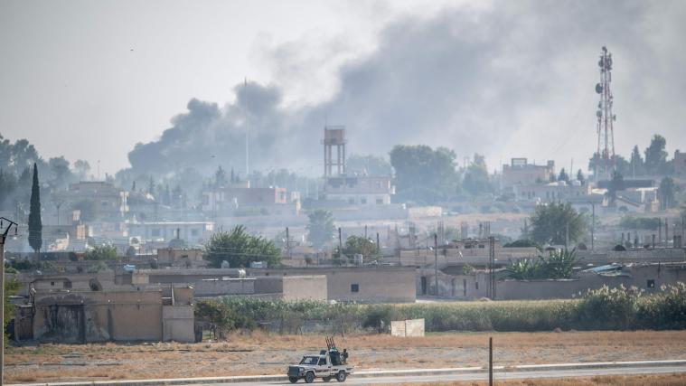 Die türkische Offensive in Nordsyrien hat nach Angaben der kurdischen Autonomieverwaltung zur Flucht von fast 800 Angehörigen von Kämpfern der Jihadistenmiliz Islamischer Staat (IS) geführt.
