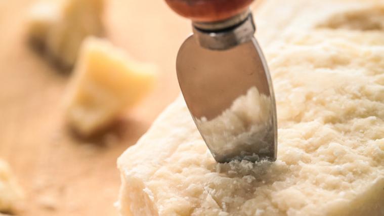 Die US-Strafzölle gegen die EU sind in Kraft. Betroffen ist auch Parmesan aus Italien.Shutterstock
