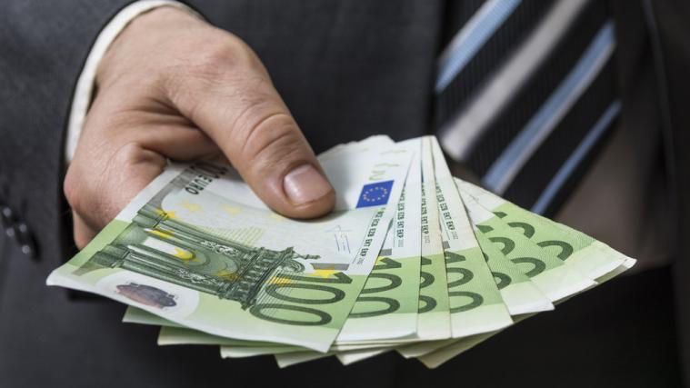 Die Websteuer soll Unternehmen mit einem Umsatz von mindestens 750 Millionen Euro und einem Umsatz mit digitalen Diensten von nicht weniger als 5,5 Millionen Euro belasten.