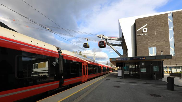 Direkt von der Eisenbahn in die Umlaufbahn: Mit diesem Mobilitätskonzept und der neuen Leitner-Umlaufbahn erwartet sich der norwegische Tourismusort Voss einen neuen Aufschwung.