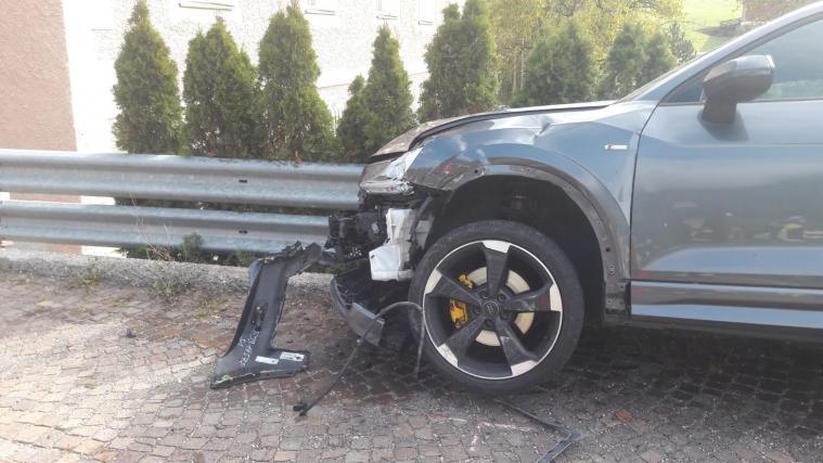 Eine Frau wurde bei dem Unfall erheblich verletzt.