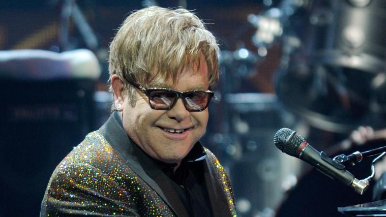 Elton John glaubt, dass ein Geist in seiner Villa wohnt.