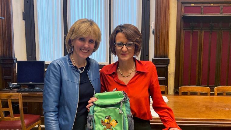 Familienlandesrätin Deeg (rechts) hat Familienministerin Bonetti (links) u.a. das Projekt "Willkommenspaket" vorgestellt und über aktuelle familienpolitische Anliegen diskutiert.