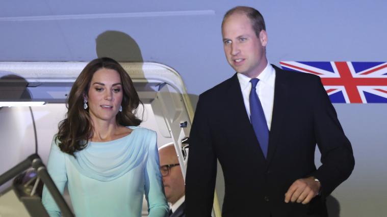 Herzogin Kate und Prinz William sind am frühen Abend in Islamabad gelandet.