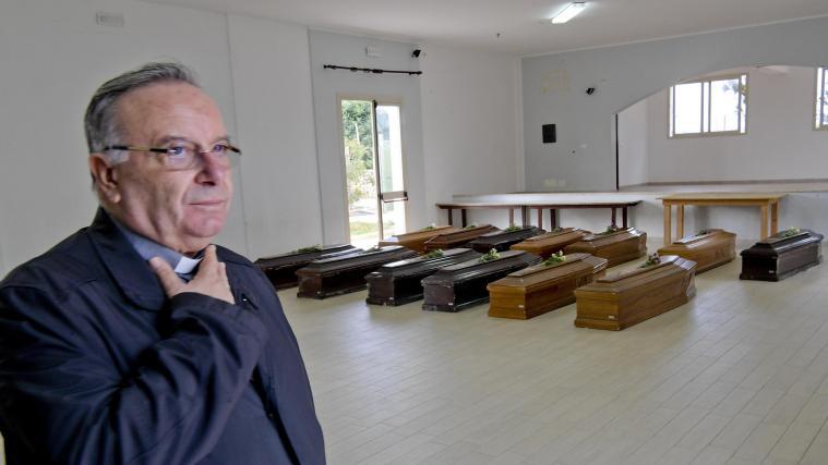 Kardinal Francesco Montenegro hat der EU nach dem tödlichen Bootsunglück vor Lampedusa Untätigkeit vorgeworfen.