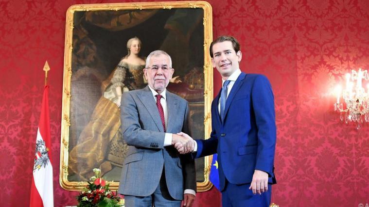 Kurz erhält den Regierungsauftrag von Bundespräsident Van der Bellen.
