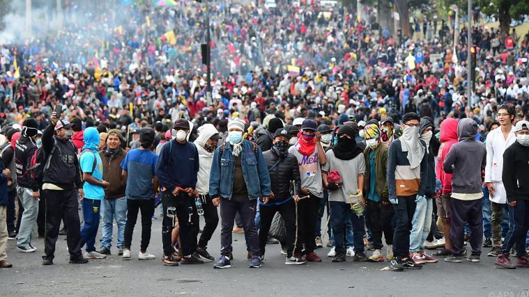 Massenproteste gegen die Streichung von Subventionen, die die Treibstoffpreise niedrig hielten.