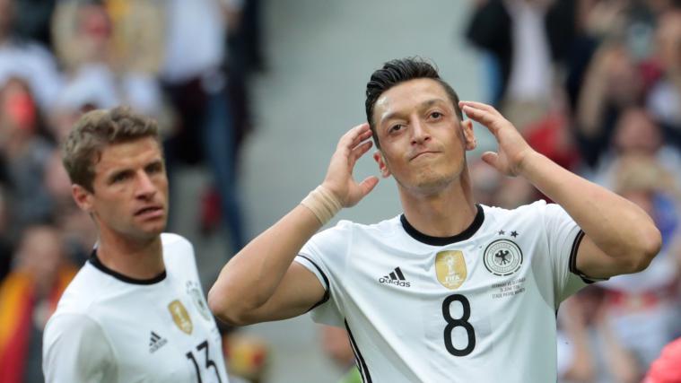 Mesut Özil spricht erstmals über seinen Rücktritt.