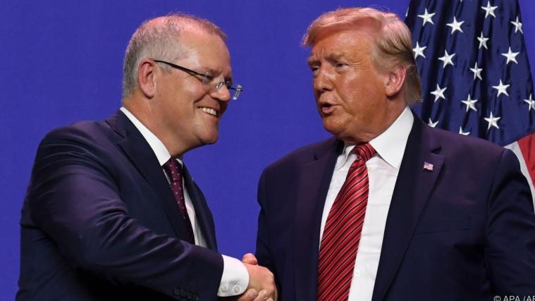 Morrison sagte seine Hilfe zu.