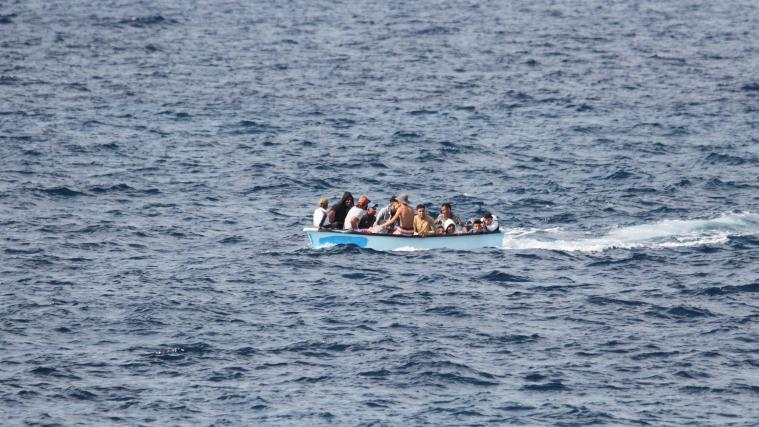 Nach dem Schiffsunglück vor Lampedusa sind 2 weitere Leichen geborgen worden.