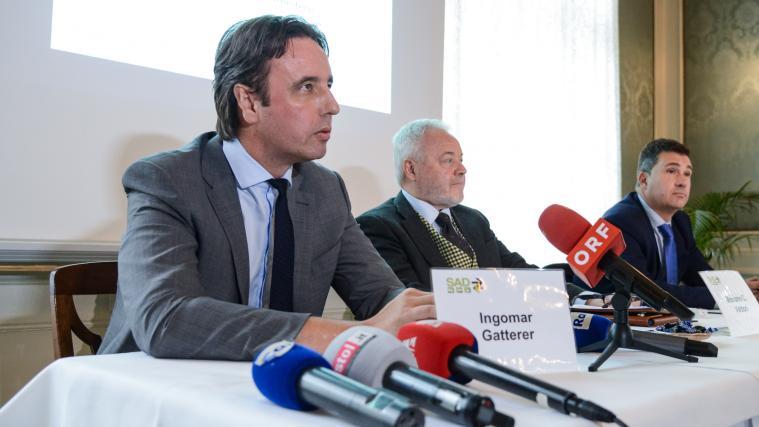 SAD-Chef Ingomar Gatterer (links im Bild) bei der Pressekonferenz im Bozen.