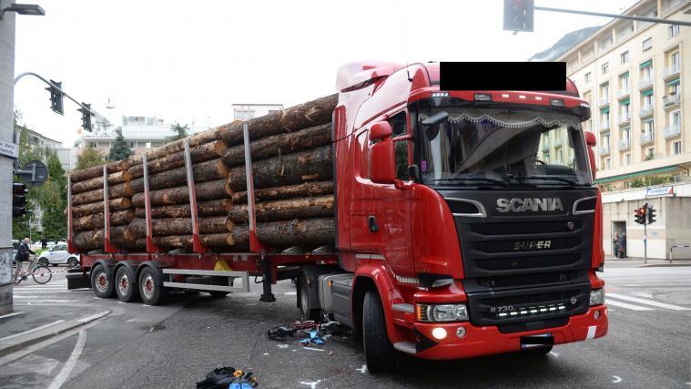 Schwerfahrzeuge werden nach dem Unfall vom Donnerstag ab sofort im Frühverkehr aus der Bozner Innenstadt verbannt.