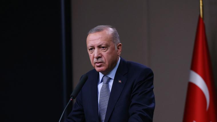 „Solange die Türkei dieses aggressive Verhalten an den Tag legt, müssen wir auch über Konsequenzen, auch wirtschaftliche Konsequenzen reden“, sagte der Vorsitzende der konservativen EVP-Fraktion, Manfred Weber (CSU). Im Bild: Der türkische Präsident Erdogan