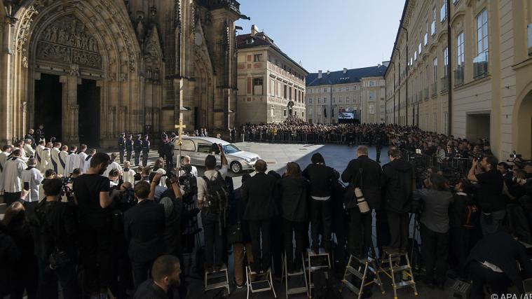 Tausende nahmen Abschied von Karel Gott.