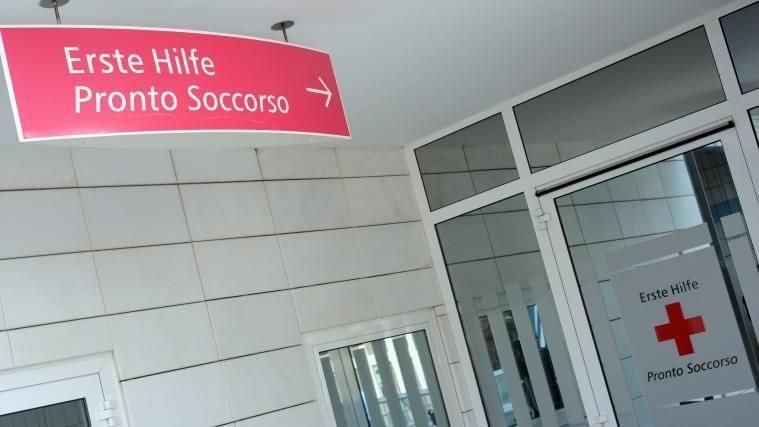 Unfassbare Szenen haben sich am Dienstagabend im Meraner Krankenhaus abgespielt.