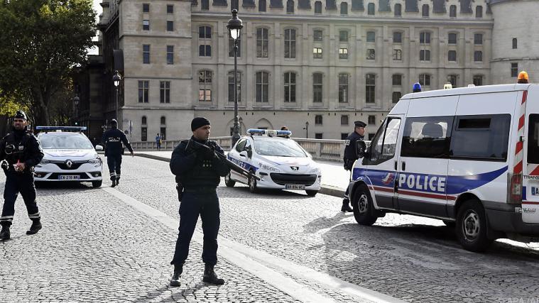 Vier Todesopfer bei Messerangriff in Paris.