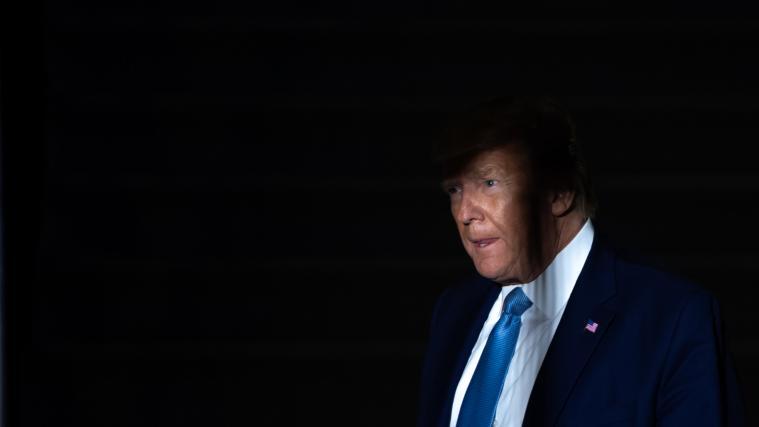 Während der Untersuchung im US-Kongress zur Ukraine-Affäre rund um Präsident Donald Trump ist es zum Eklat gekommen.