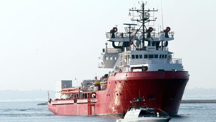 3 Rettungsschiffe warten im Mittelmeer auf Landehafen.