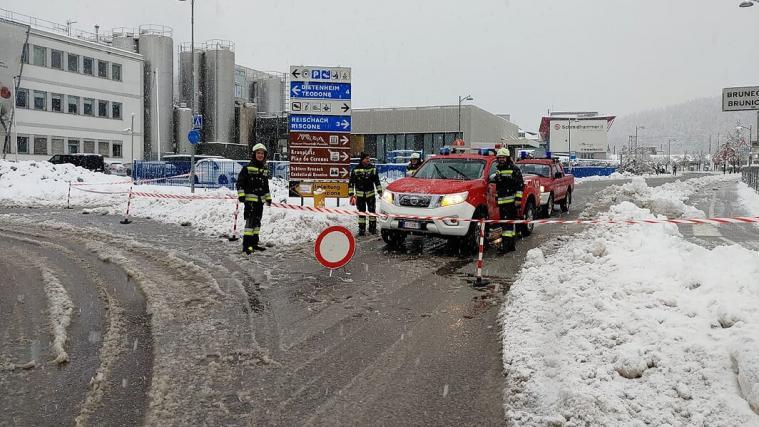 Auch die Brunecker Ortseinfahrt musste am Sonntagvormittag gesperrt werden.