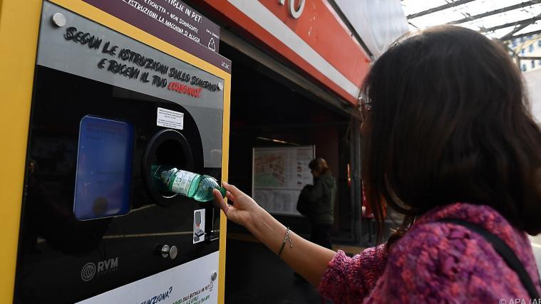 Auch Plastikflaschen werden recycelt.