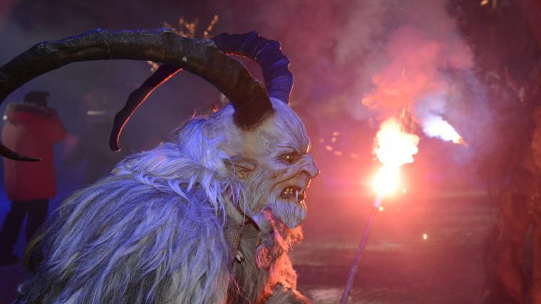 Bei einem Krampuslauf in Mittersill (Salzburg) wurde ein jugendlicher Zuschauer schwer verletzt.