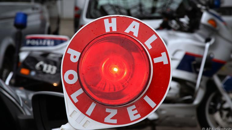Bei einer Polizeikontrolle wurde ein Polizist in Oberösterreich überfahren.