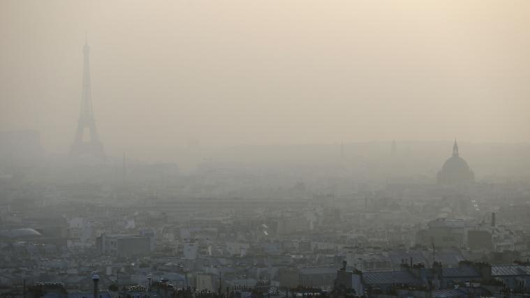 Das EU-Parlament will damit nach eigenen Angaben unterstreichen, dass wegen des Klimawandels dringend gehandelt werden müsse. Im Bild: Paris unter Smog