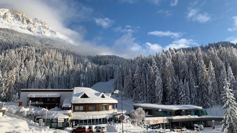 Das neue Après-Ski „LOOX – The Alpine Club“ an der Talstation in Obereggen. Eröffnung am Freitag, 29. November, um 21 Uhr.