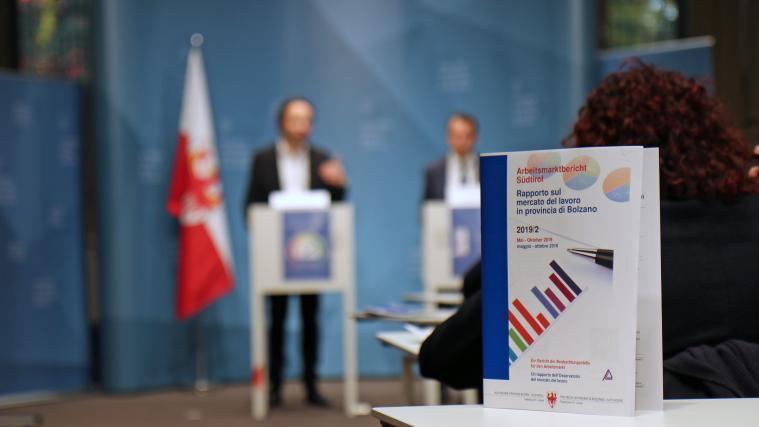 Der Arbeitsmarktbericht Mai-Oktober 2019 bescheinigt Südtirol gute Zahlen.