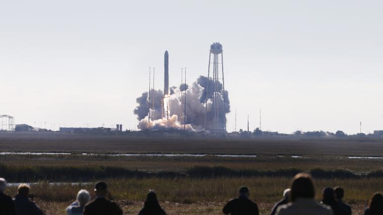 Der unbemannte Frachter desUS-Unternehmens Northrop Grumman flog am Samstagmorgen (Ortszeit) von einem Weltraumbahnhof im US-Bundesstaat Virginia auf einer Antares-Rakete los.