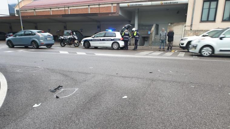 Der Unfall ereignete sich an der Kreuzung zwischen der Voltastraße und der Max-Planck-Straße.