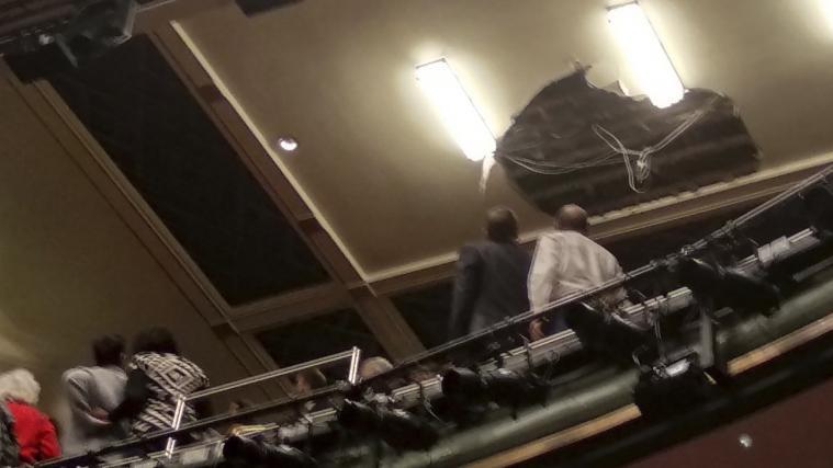 Die Decke des Piccadilly Theatre in London ist teilweise eingestürzt.