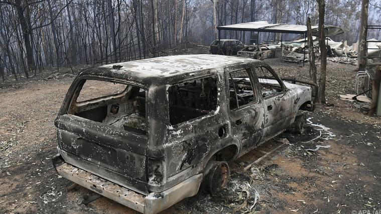 Die Feuer hinterlassen eine Spur der Zerstörung.