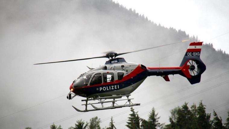 Ein Polizeihubschrauber musste einer Frau zur Hilfe eilen. Archivbild