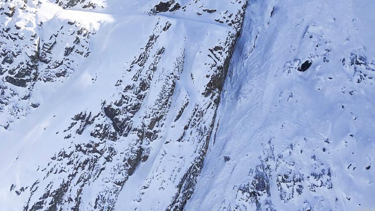 Ein Schneebrett verschüttete 2 Männer in Sölden.