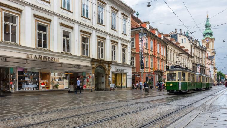 Einem junge Dame wurde von einer Straßenbahn in Graz angefahren.